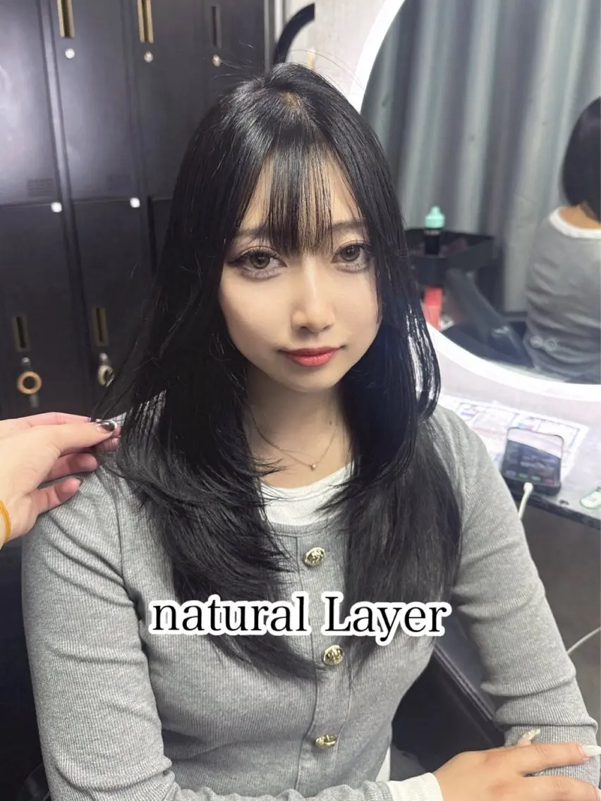ロング カラー ヘアアレンジ 黒髪 ブルーカラー ブルーブラック 顔周りカット 韓国風ヘア カット ヘアカラー トリートメント なな 顔周りカット/ 透明感カラーのヘアスタイル