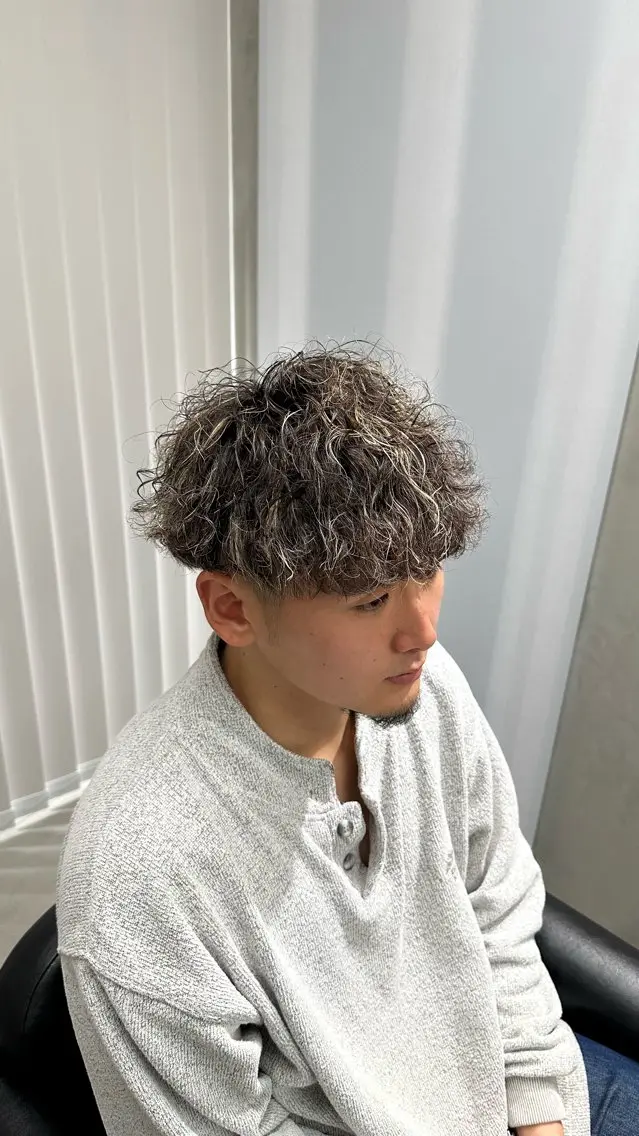 ショート パーマ メンズ メンズメッシュ メンズパーマ カット ヘアカラー ヘッドスパ 三浦 斗翔のヘアスタイル