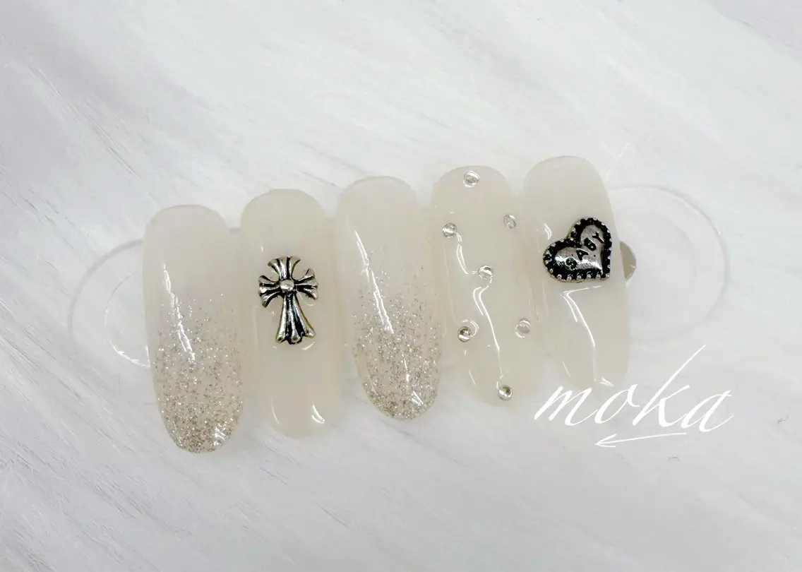 ネイル 胡蝶蘭レディースサロ ンNailMOKAのネイルデザイン