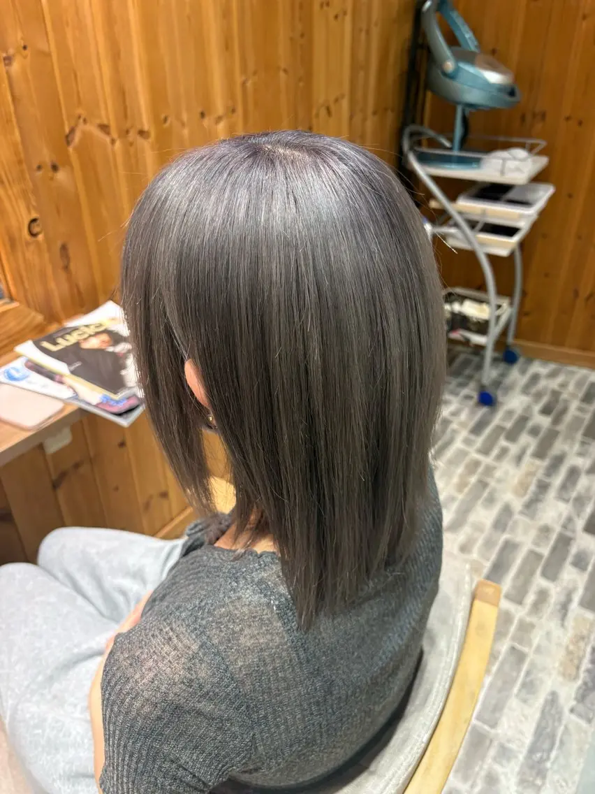 カラー ヘアカラー 岡田 真鈴のヘアスタイル