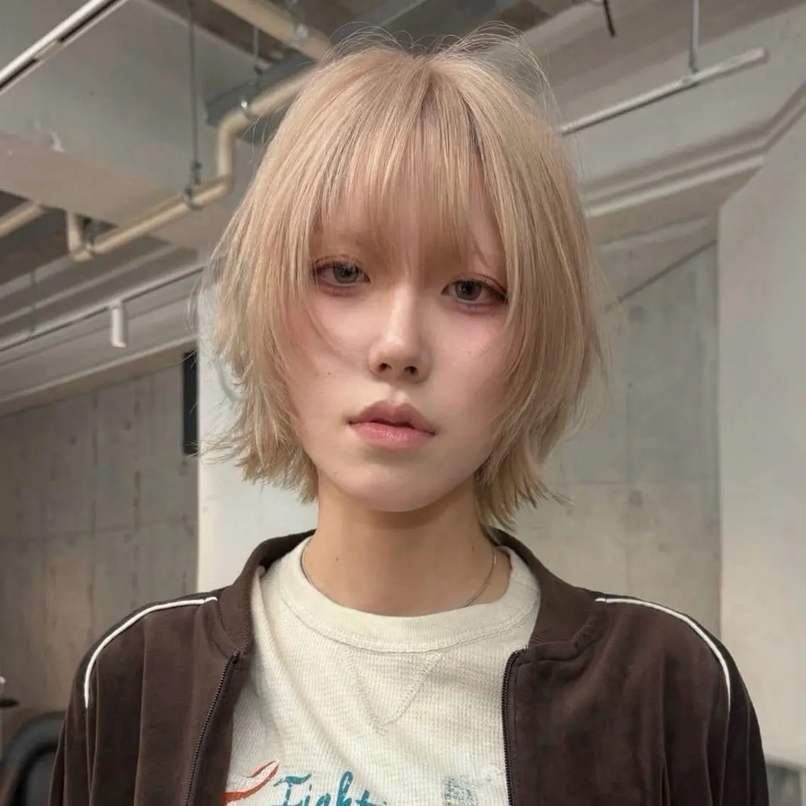 ミディアム カラー りゅうせい ハイトーンのヘアスタイル