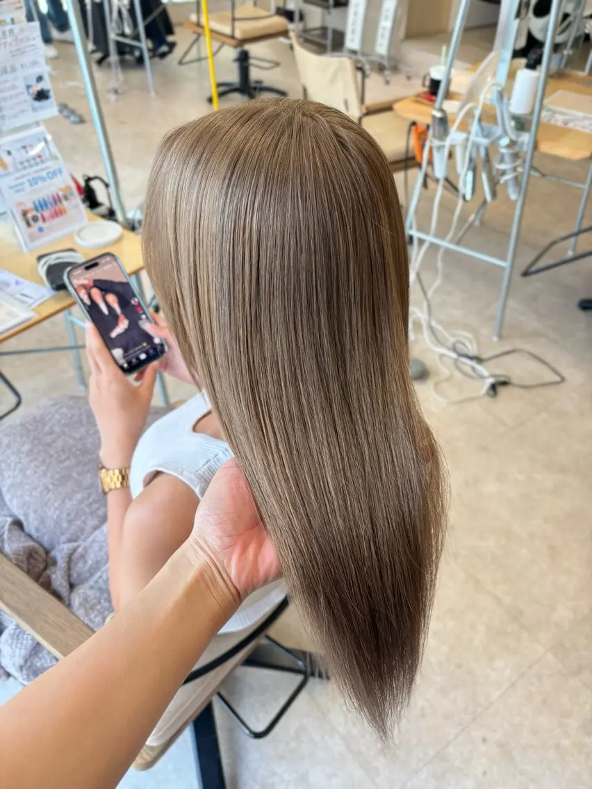 セミロング ヘアカラー 艶感カラー🫧‪三浦 衣織のヘアスタイル