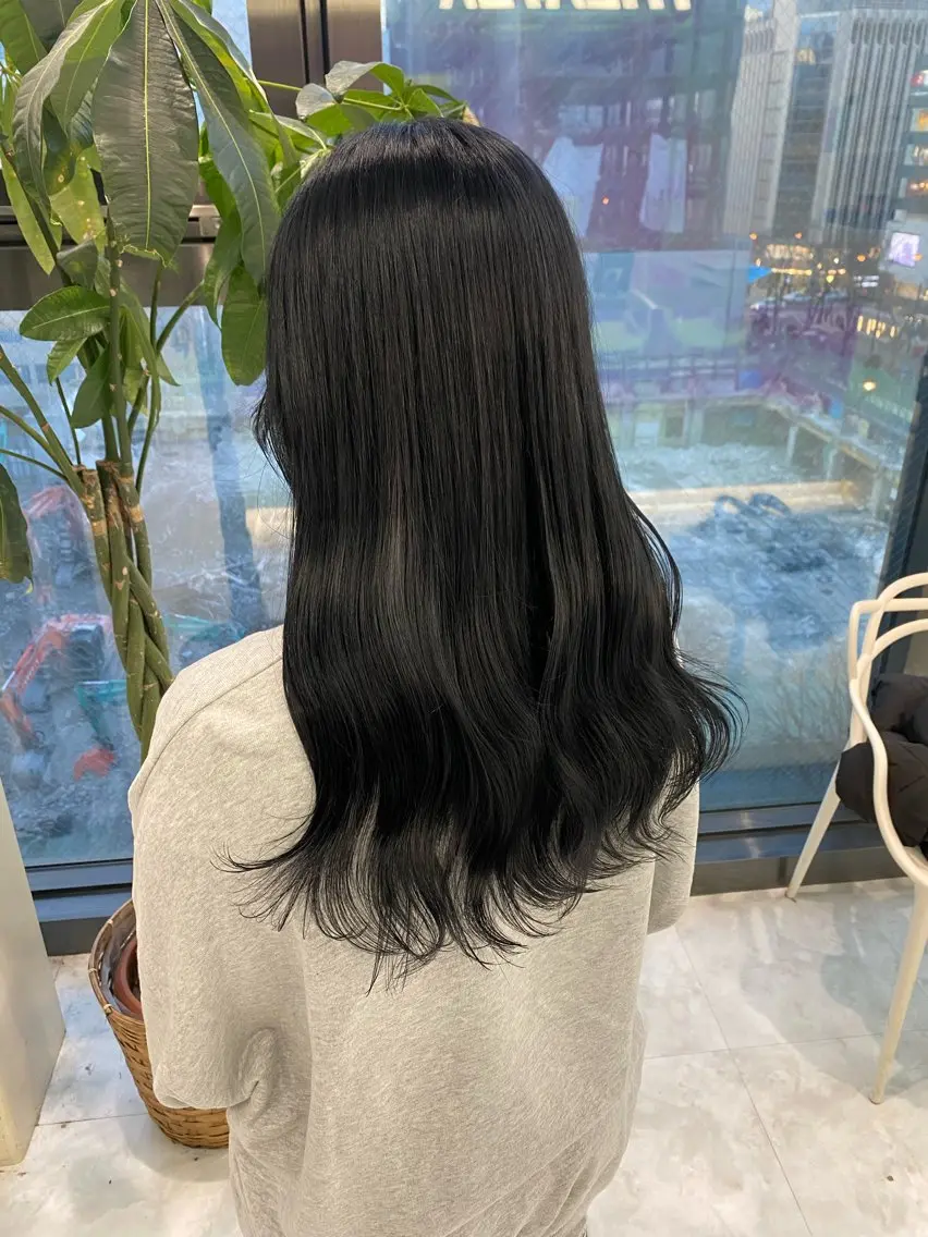 セミロング カラー パーマ ヘアアレンジ 透明感ブリーチカラー 🌈TOMOHIROのヘアスタイル