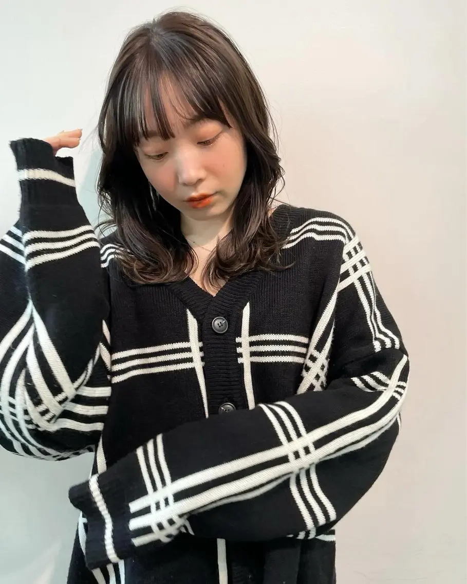 ミディアム カラー ベージュカラー オリーブベージュ くびれヘア ❤️ショートカット ・顔周りカット❤️のヘアスタイル