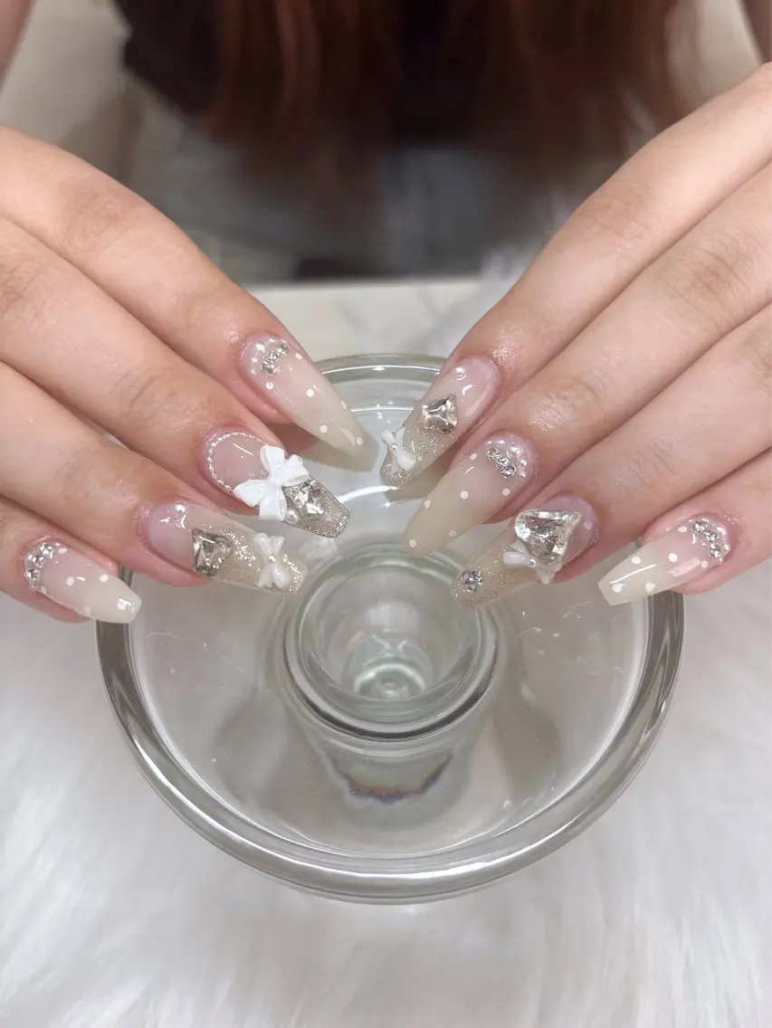 ネイル ドット キラキラネイル ハンドネイル beautiful meみくのネイルデザイン