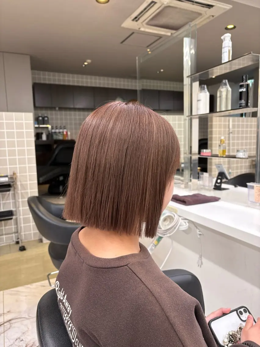 ショート カラー ベージュカラー ブリーチ 透明感カラー ダブルカラー ピンクカラー カット ヘアカラー 透明感🤍レイヤー ベージュ🤍ピンクのヘアスタイル