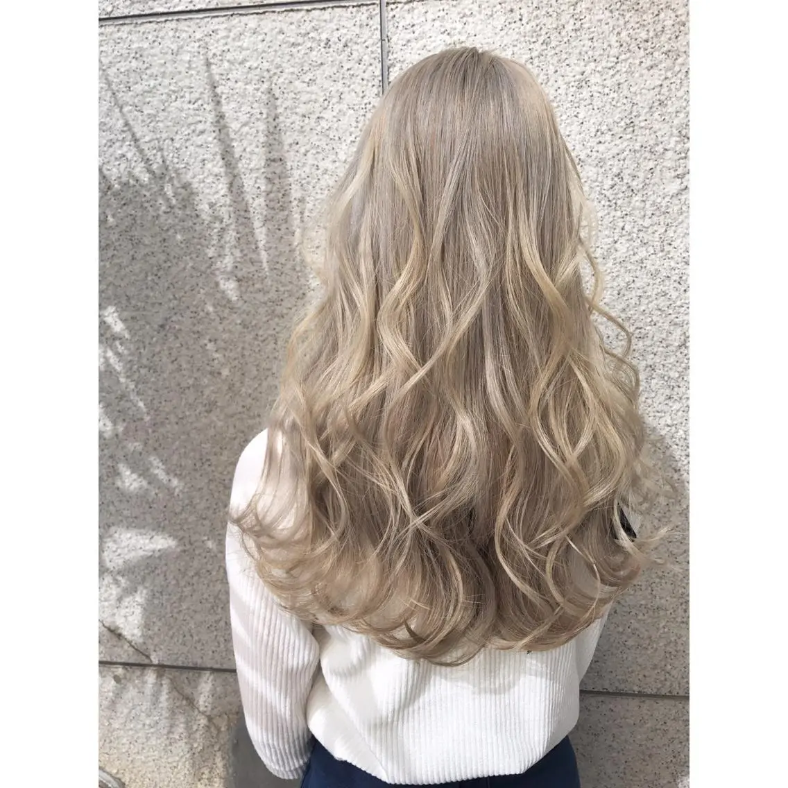 ロング カラー ベージュカラー ホワイトベージュ 外国人風カラー ヘアセット 似合わせ提案サラ艶♡ 彩華のヘアスタイル