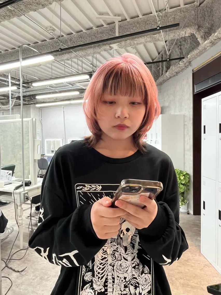 ミディアム カット ヘアカラー トリートメント ヘアセット ハイトーン/レイヤー 💜Akaneのヘアスタイル