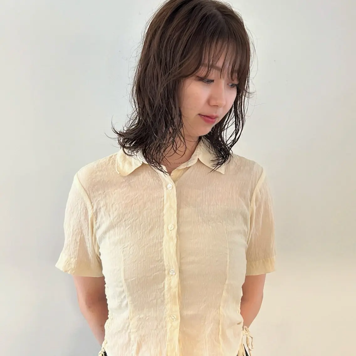 ミディアム カラー パーマ ミディアムパーマ 透明感カラー 顔まわりレイヤー 顔周りカット レイヤーカット カット パーマ トリートメント nonoka オリーブ/レイヤーのヘアスタイル