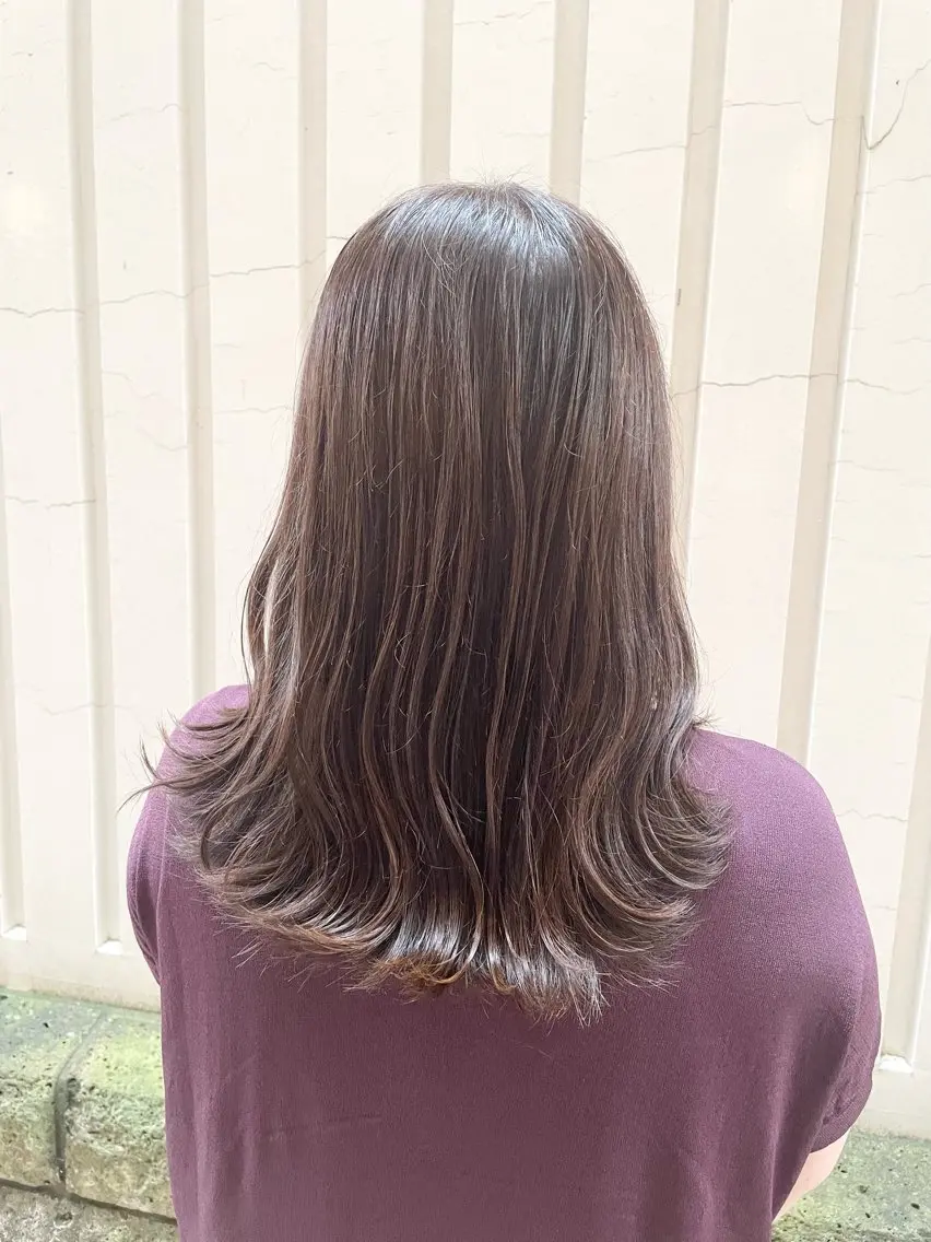 セミロング アッシュ MIKU ナチュラルヘア✂️✨のヘアスタイル