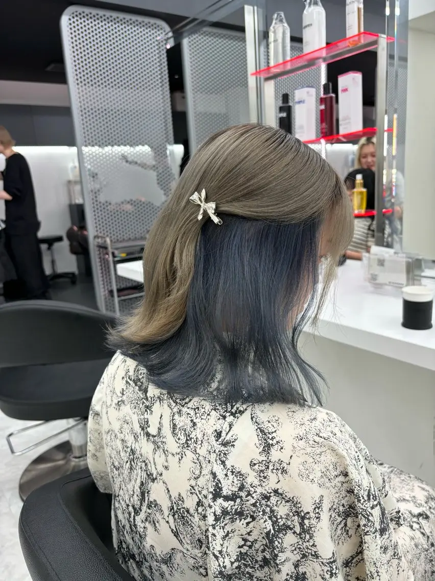 ミディアム カラー 抜け感レイヤー︴ ニュアンスカラーのヘアスタイル