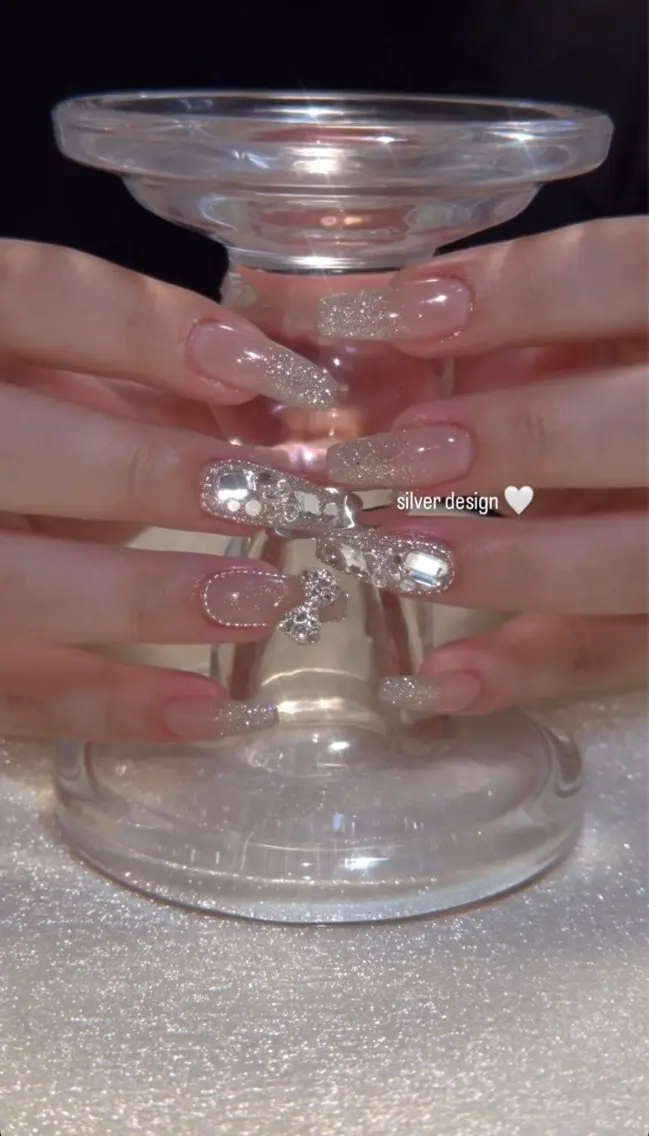 ネイル キラキラネイル 韓国ネイル ロングネイル ワンホンネイル ハンドネイル Josie nail salonのネイルデザイン
