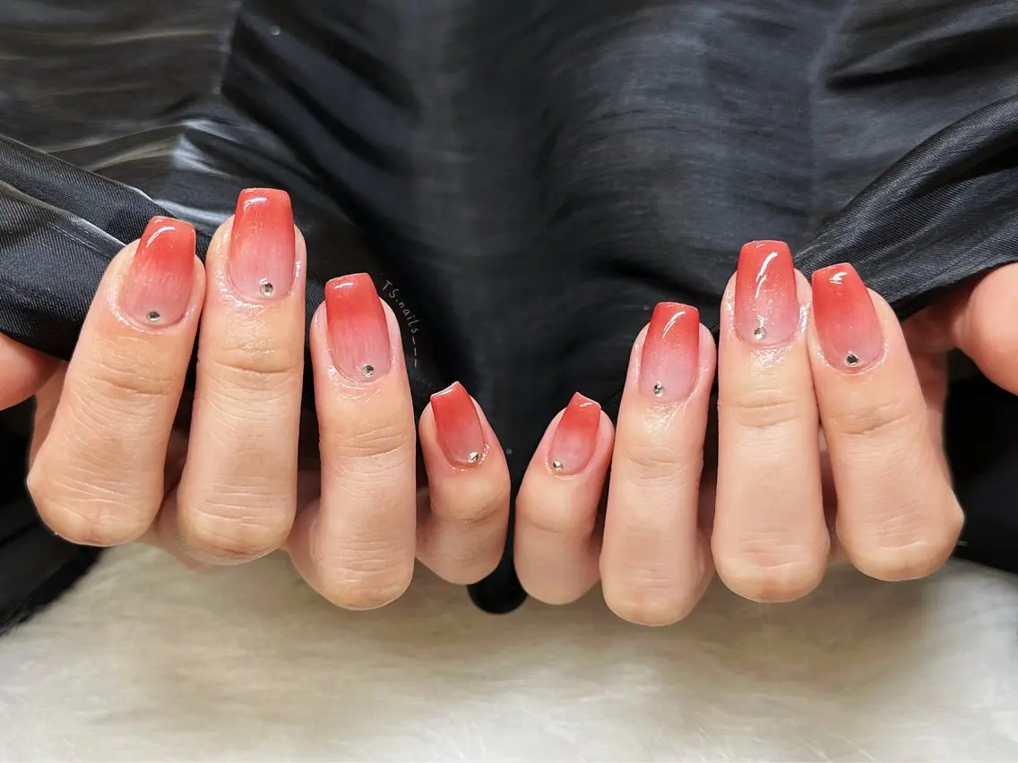 ネイル キラキラネイル マグネットネイル 持ち込み シンプルネイル ハンドネイル フットネイル ハンドケア TS. nails___のネイルデザイン