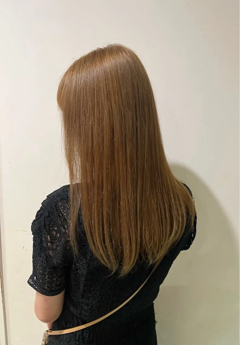 セミロング カラー ベージュカラー ブリーチ ダブルカラー エドルカラー インナーカラー カット ヘアカラー トリートメント 髪質改善/レイヤー/ ボブ/磯野史歩のヘアスタイル