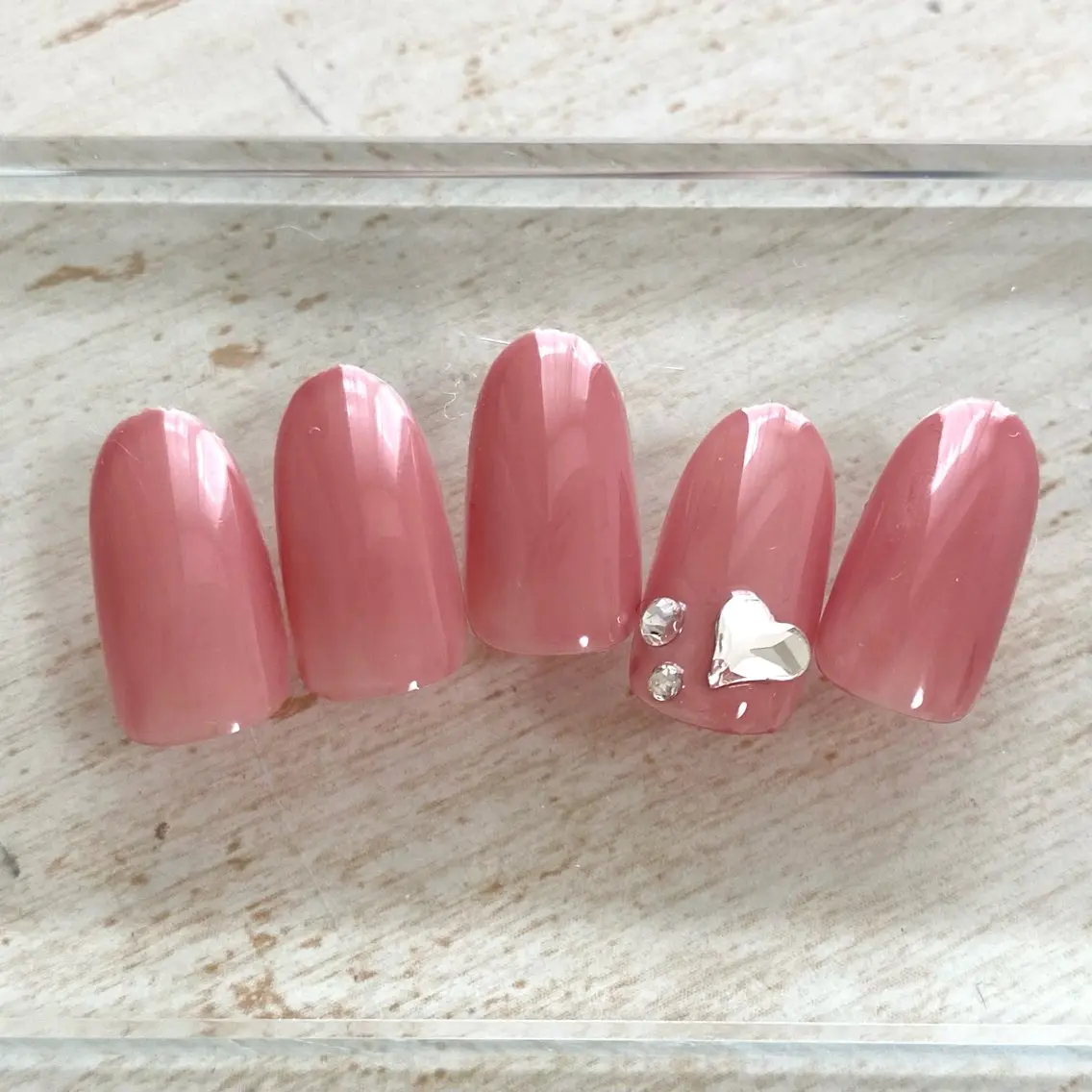 ネイル ハート キラキラネイル オフィスネイル ワンカラーネイル シンプルネイル Aoi💅🏻 表参道のネイルデザイン