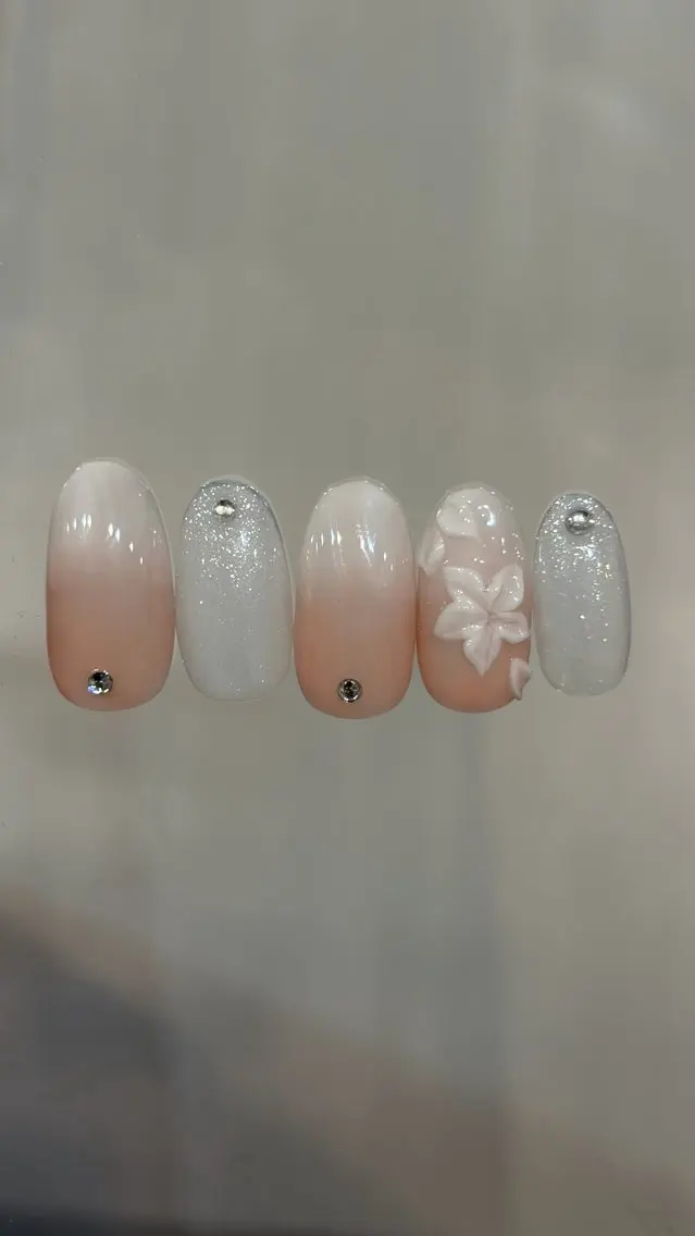ネイル ˖ ࣪⊹GRACE モモ✩⡱のネイルデザイン