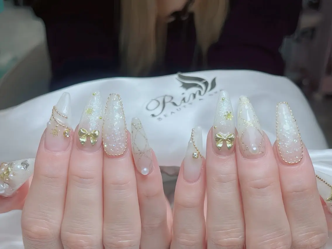 ネイル ボルドー フレンチネイル グラデーション キラキラネイル 韓国ネイル ハンドネイル Rin Nail Shinokuboのネイルデザイン