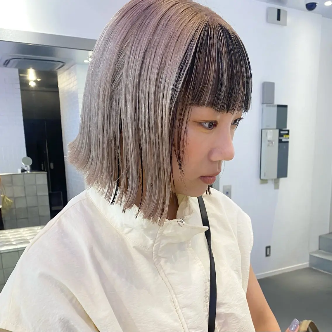 ミディアム カラー ヘアアレンジ ミストバング デザインカラー イヤリングカラー  フェイスフレーミング インナーカラー カット ヘアカラー 🎨ハイトーン/ 切りっぱなし みつきのヘアスタイル