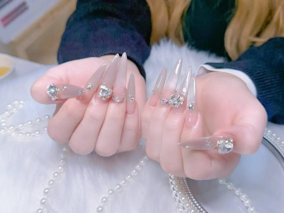 ネイル ジェルネイル 韓国ネイル マグネットネイル 持ち込み オフィスネイル ハンドネイル GOHOUBI Nail 心斎橋店のネイルデザイン
