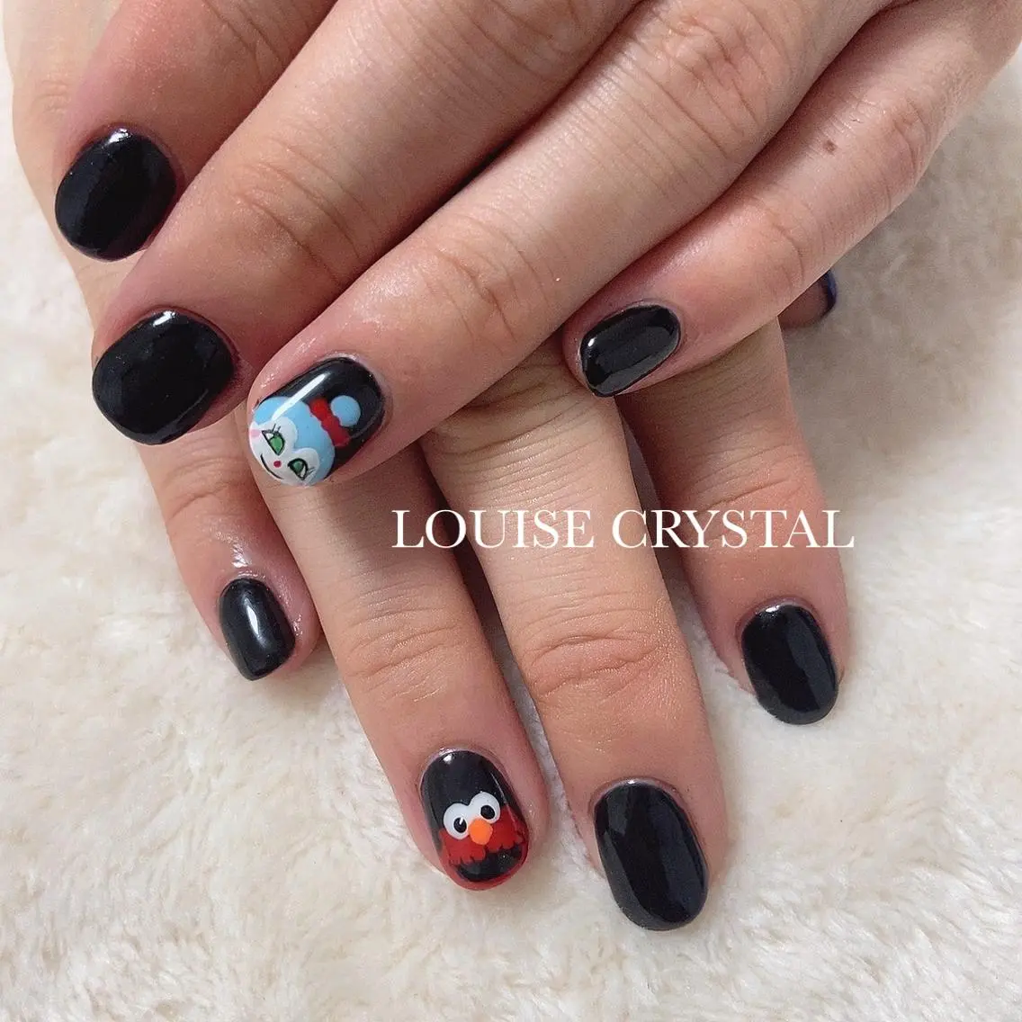 ネイル ハンドネイル LOUISE CRYSTALのネイルデザイン