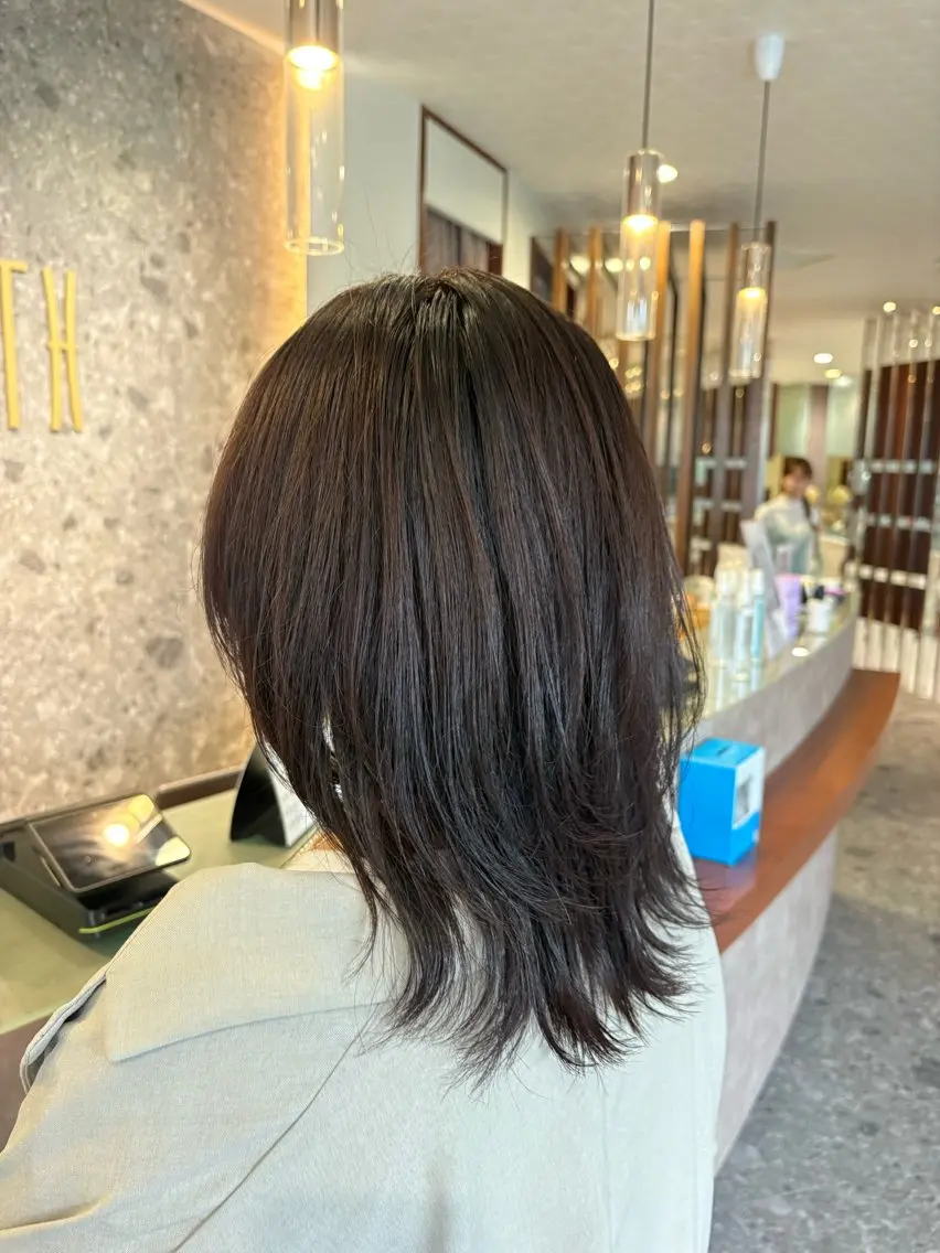 セミロング カット ヘアカラー トリートメント 関 真理菜のヘアスタイル