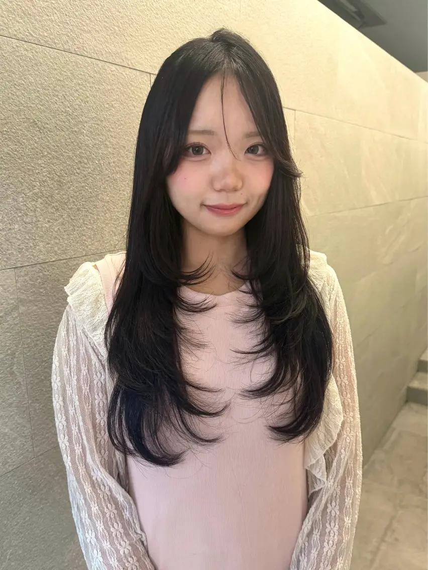 ロング she. momonoのヘアスタイル