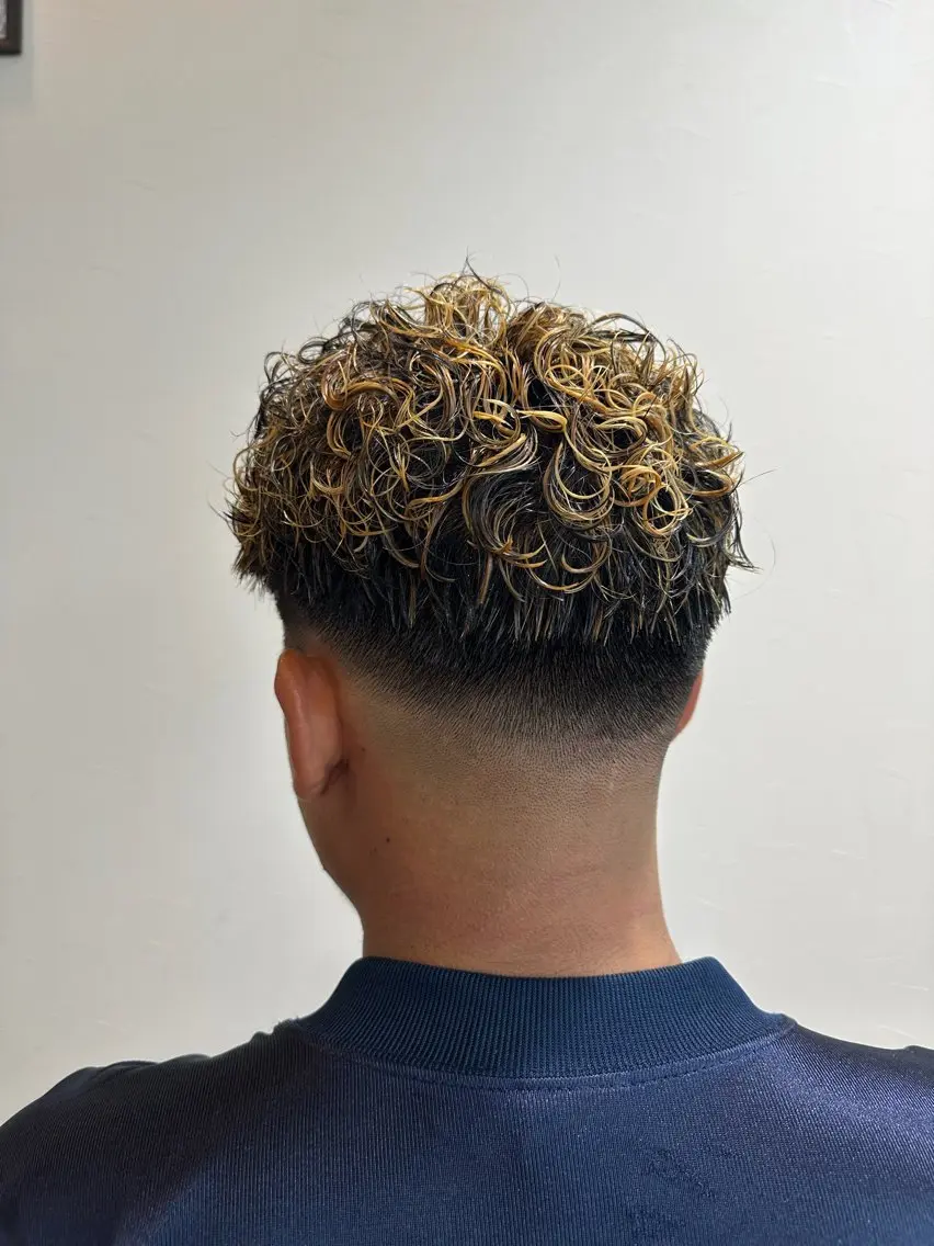 ショート カラー パーマ メンズ フェードカット メンズメッシュ メンズパーマ メッシュ カット 垢抜け特化 ひなり🥀のヘアスタイル