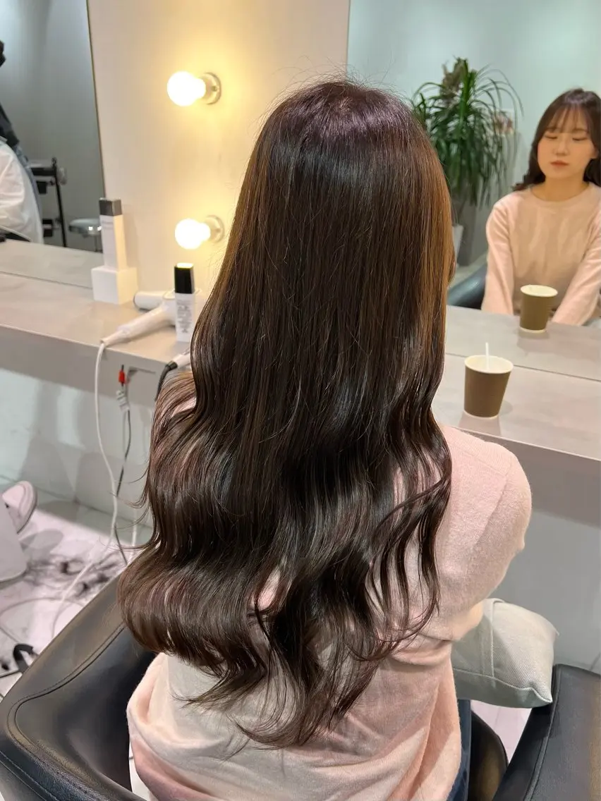 ロング チョコレートブラウン ヘアカラー VISION 巻幡野花のヘアスタイル