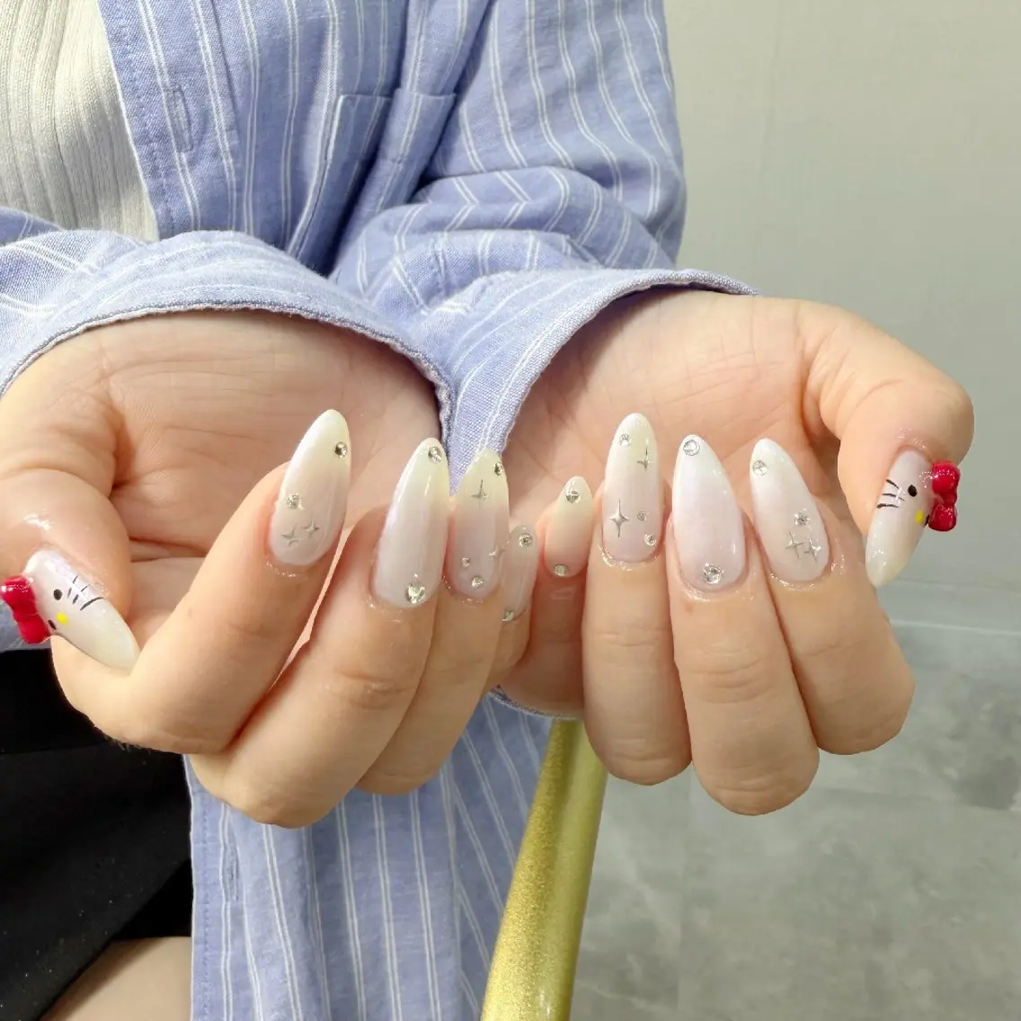 ネイル チークネイル フレンチネイル ジェルネイル ガーリー キラキラネイル ハンドネイル UM Nail Salonのネイルデザイン