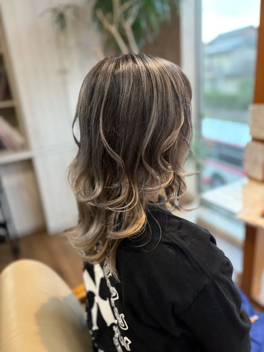 ロング レイヤーカット カット ヘアカラー 小山 玲緒のヘアスタイル