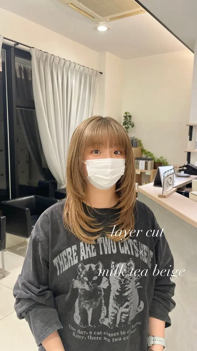 セミロング カラー ベージュカラー ブリーチ ミルクティーベージュ レイヤーカット 店長/髪質改善 艶カラー/清水祥偉のヘアスタイル