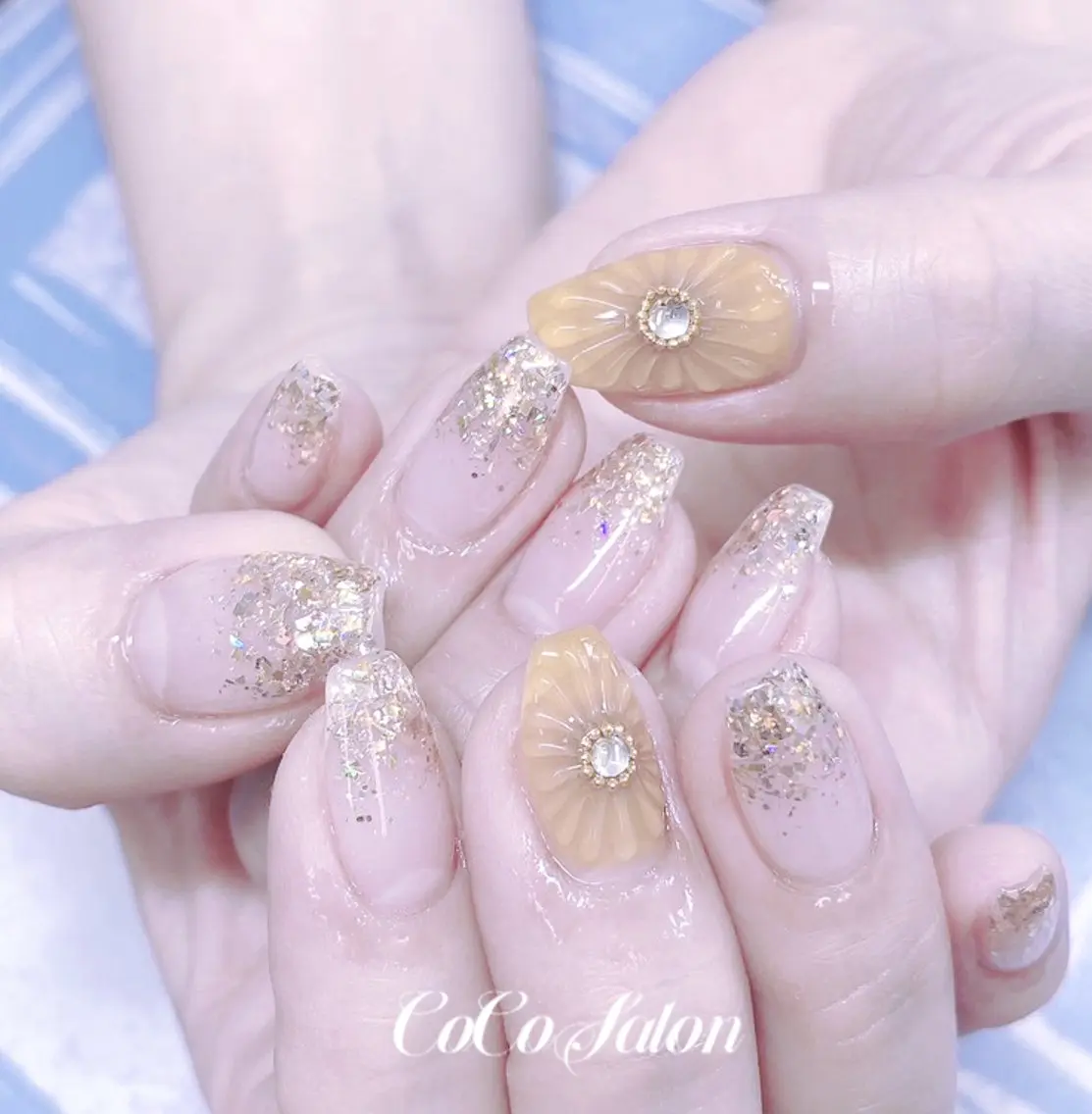 ネイル 長さ出し フラワーネイル ジェルネイル グラデーション ホログラムネイル ハンドネイル CoCoSalon ネイル/まつ毛予約のネイルデザイン