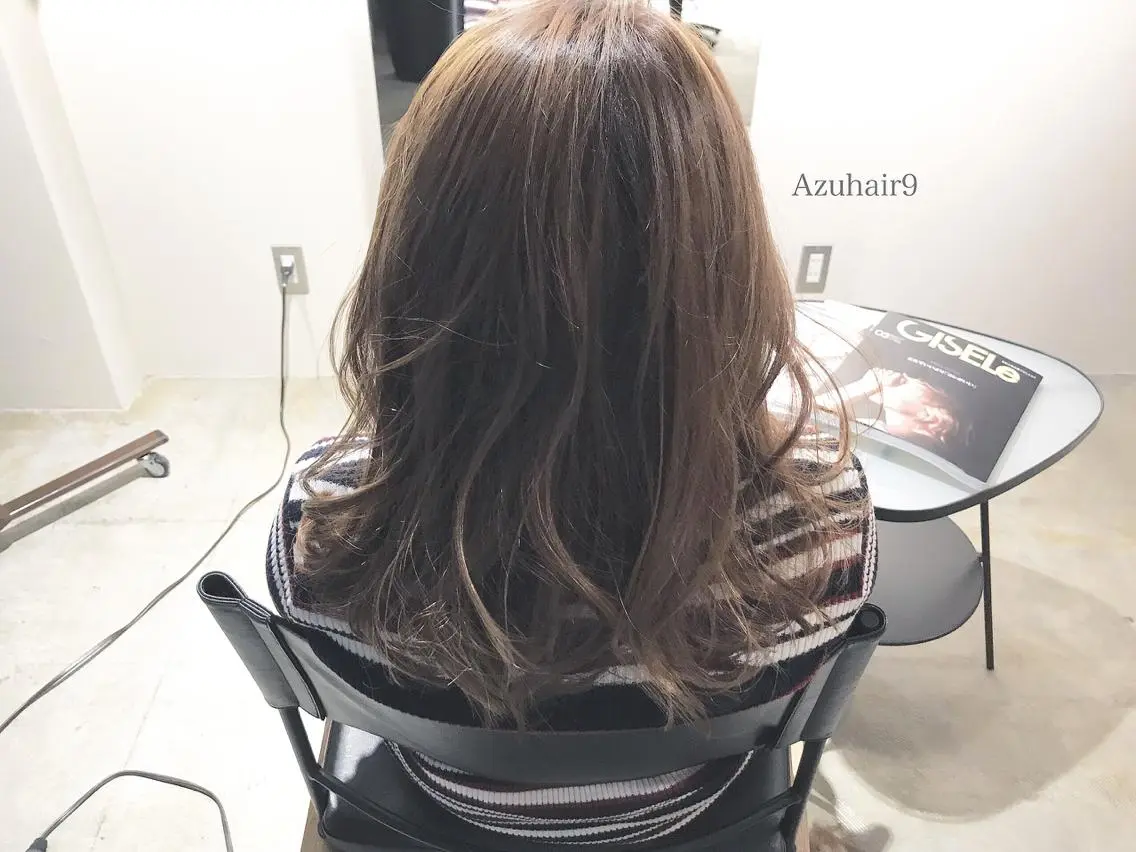 セミロング カラー アッシュ ベージュカラー 透明感カラー RHAIRSALON 西山梓のヘアスタイル