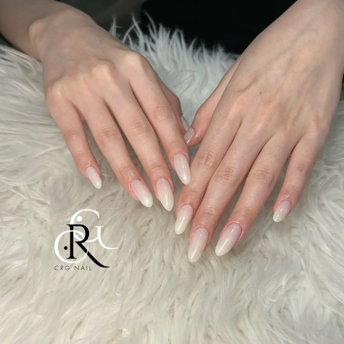 セミロング ハンドネイル 美フォルムスカルプ✨ RENAのネイルデザイン