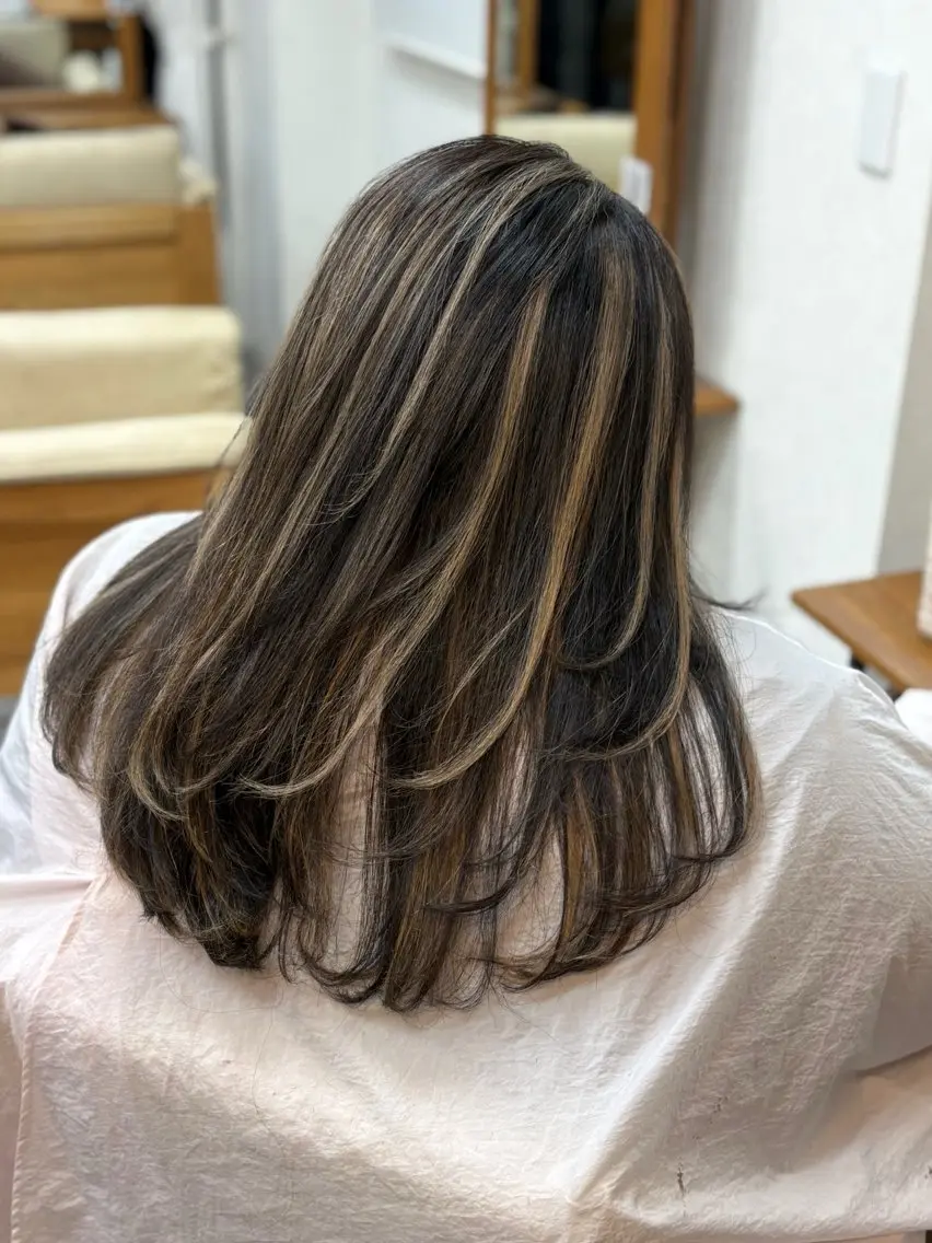 ロング ハイライト レイヤーカット カット ヘアカラー トリートメント issy/ハイライト ハイトーン／レイヤーのヘアスタイル