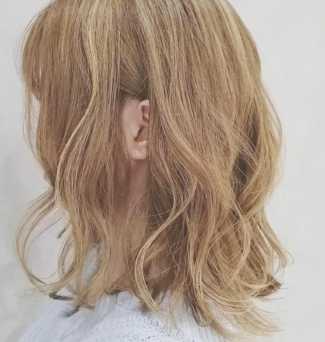 カラー ミディアム ベージュカラー ブリーチ ハイライトカラー ハイライト hase _のヘアスタイル