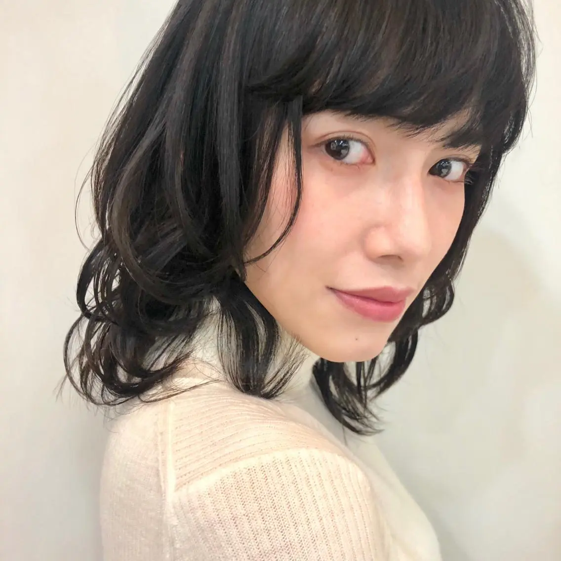 ミディアム パーマ ヘアアレンジ KONOMI スタイリストのヘアスタイル