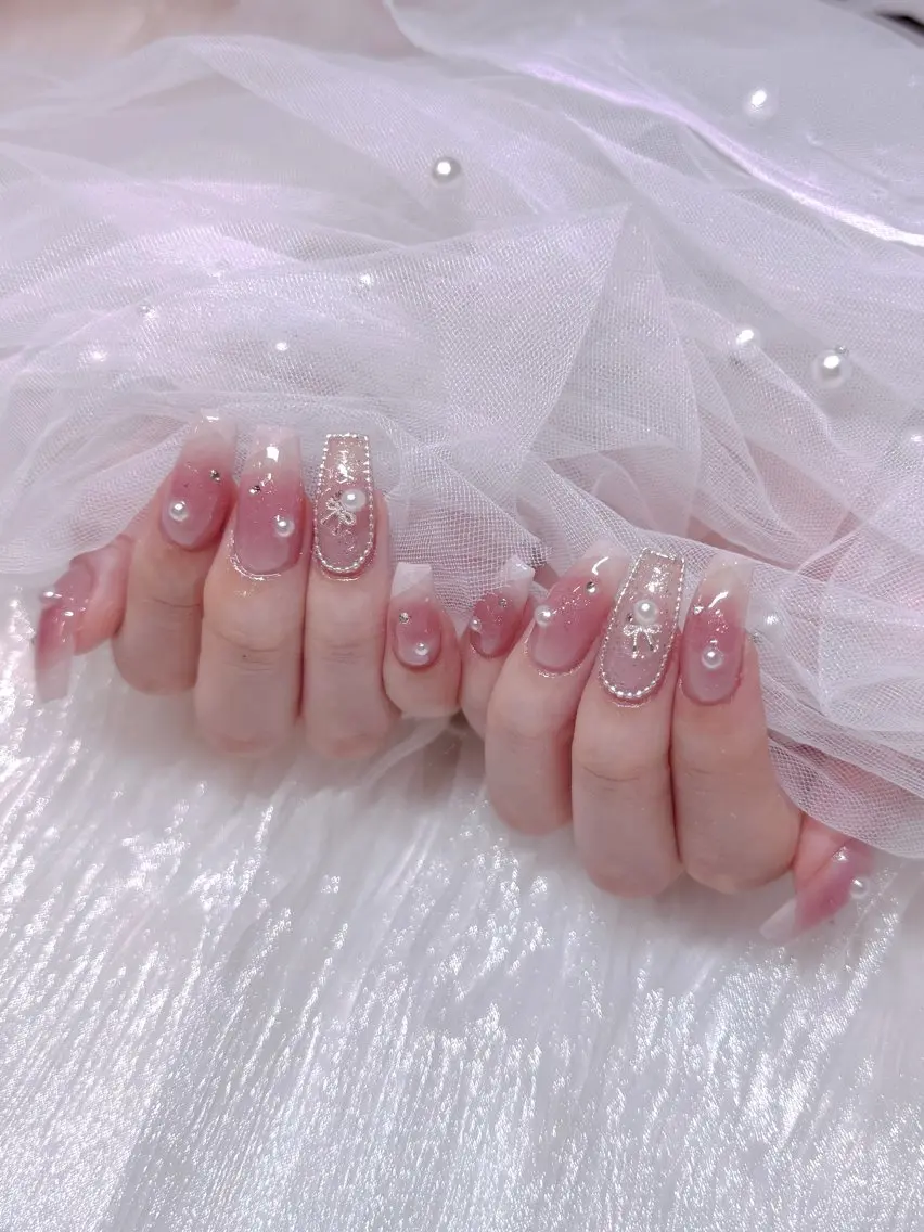 ネイル 長さ出し ガーリー ハンドネイル Cocoh Rinakoのネイルデザイン