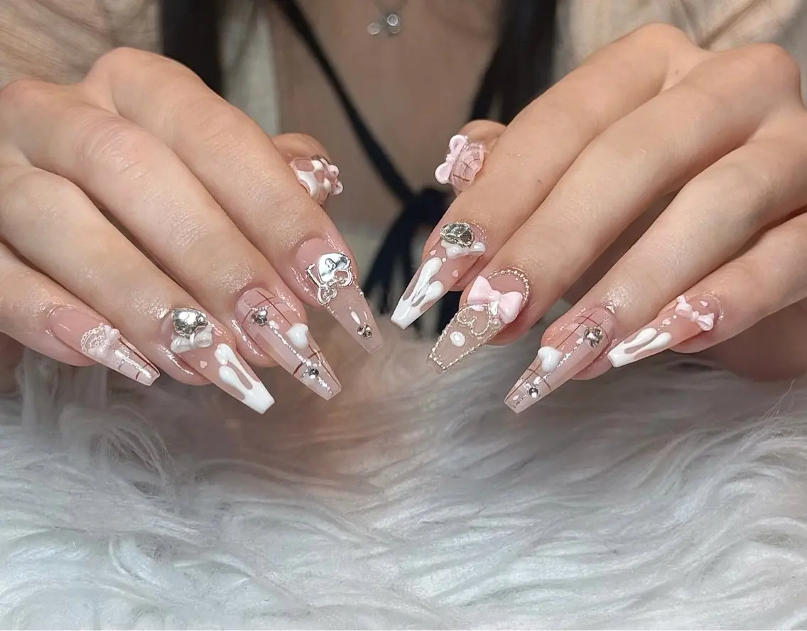ネイル オーロラネイル ボルドー ブラウン 氷ネイル・うるうるネイル キラキラネイル ハンドネイル Julli NailStudioのネイルデザイン