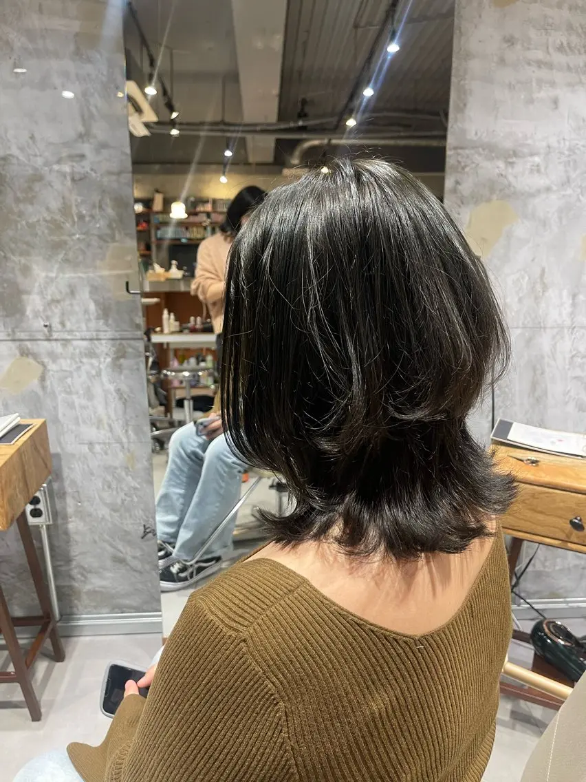 ミディアム カラー ウルフカット カット ヘアカラー トリートメント 阪倉 美玲のヘアスタイル