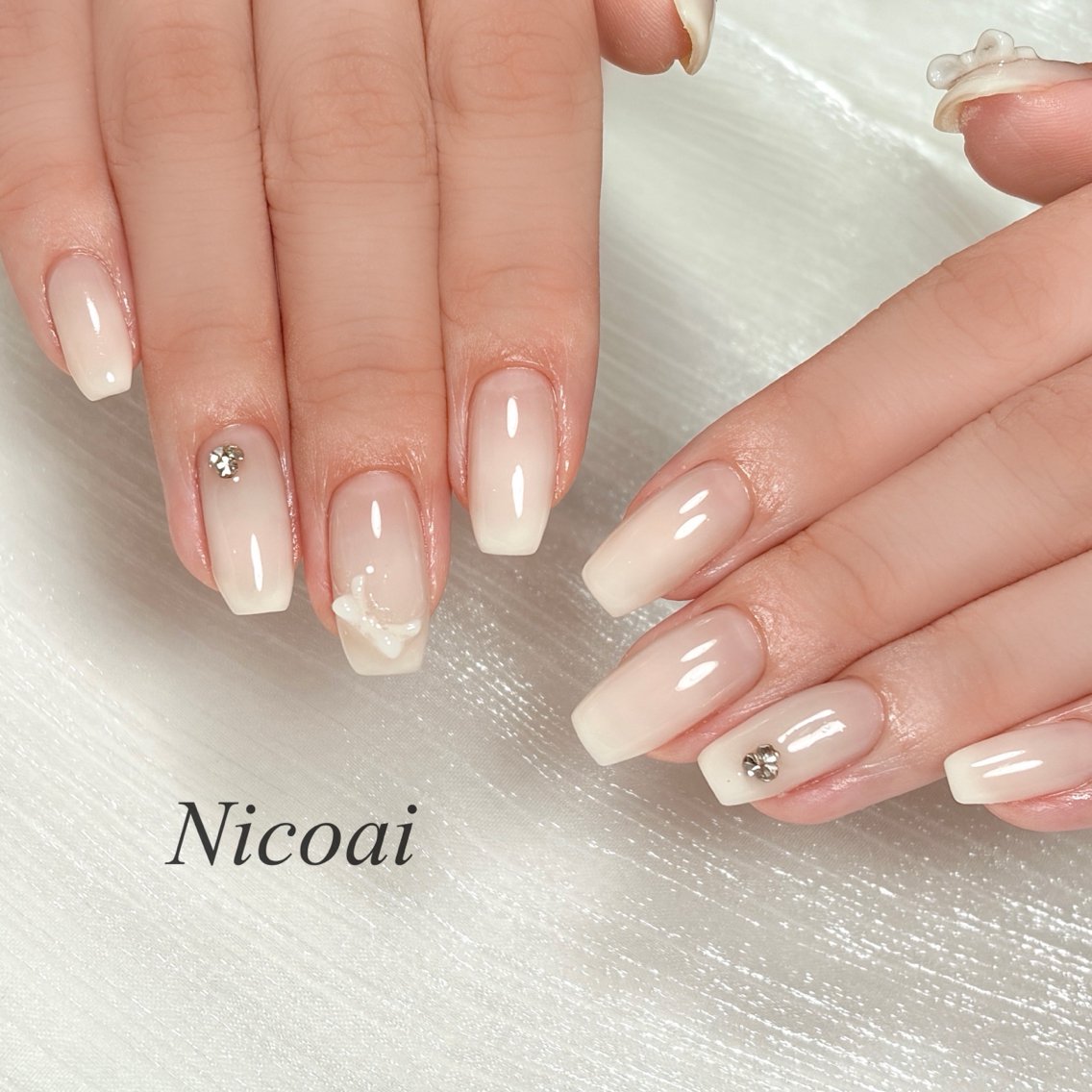 ネイル マグネットネイル オフィスネイル ホワイト NailSalon Nicoaiのネイルデザイン