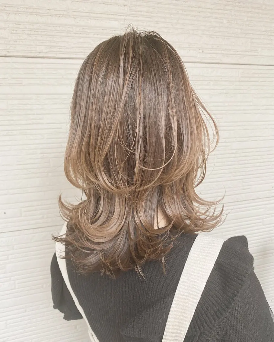 セミロング カラー la fith hinaのヘアスタイル