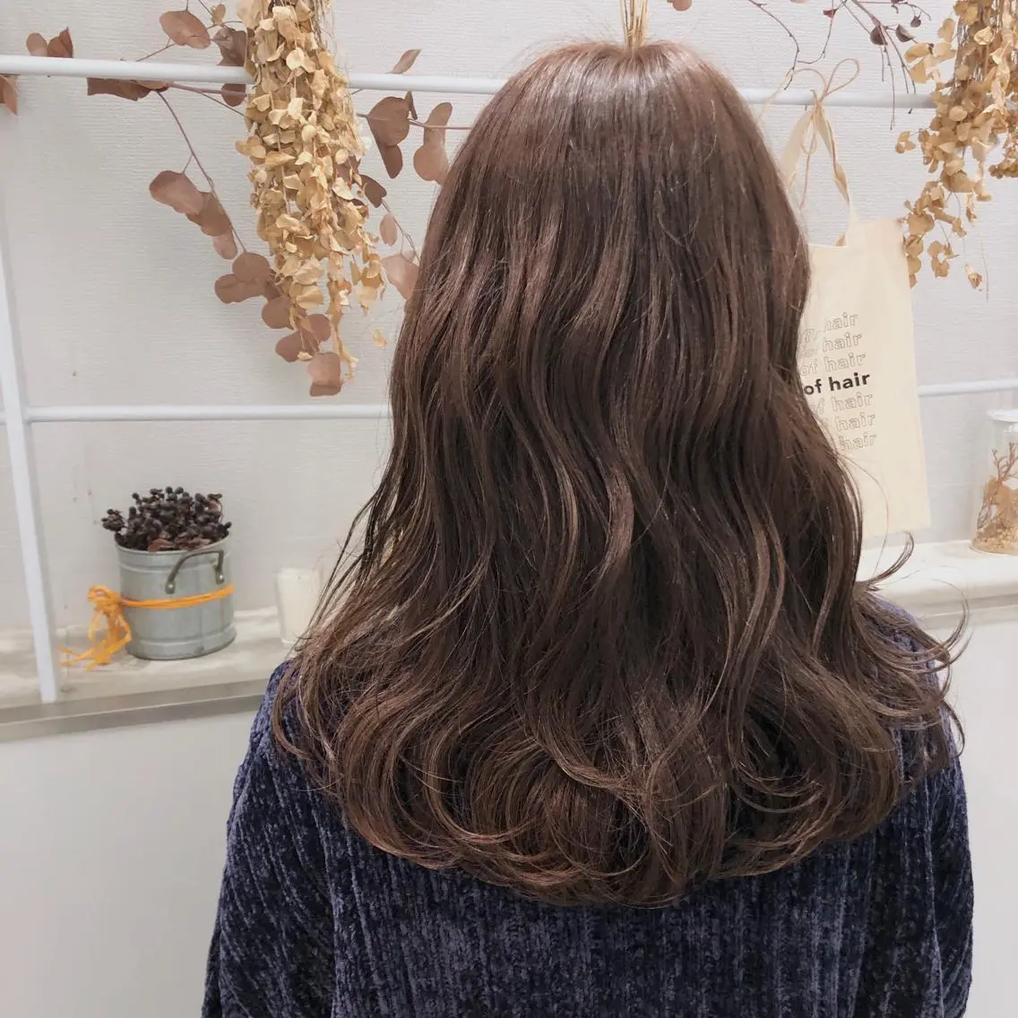 ロング カラー アッシュ アッシュブラウン ブリーチ ブラウンカラー ラベンダーカラー 柏木 彩花のヘアスタイル