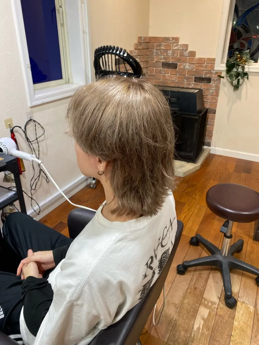 カラー メンズ メンズブリーチ メンズハイトーン ベージュカラー ブリーチ 透明感カラー ヘアカラー 髙﨑 優翔のヘアスタイル