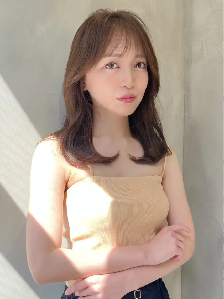 セミロング カラー アッシュ 黒髪 ブルーカラー ブルーブラック グレージュ レイヤーカット、ボブ GLROWのヘアスタイル