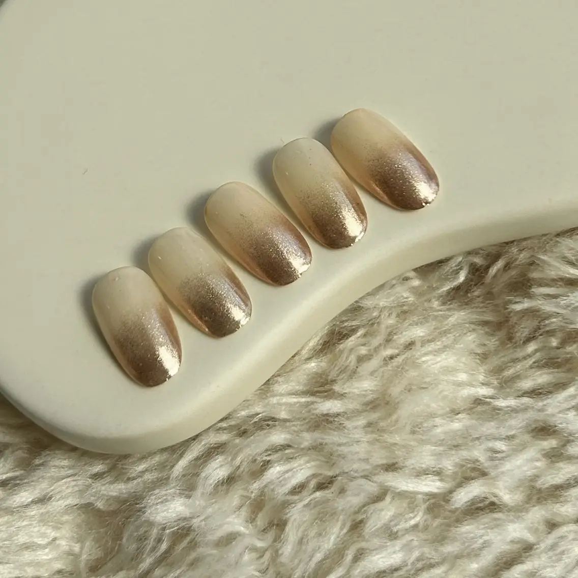 ネイル グラデーション ミラーネイル nailsalon kiii'sのネイルデザイン