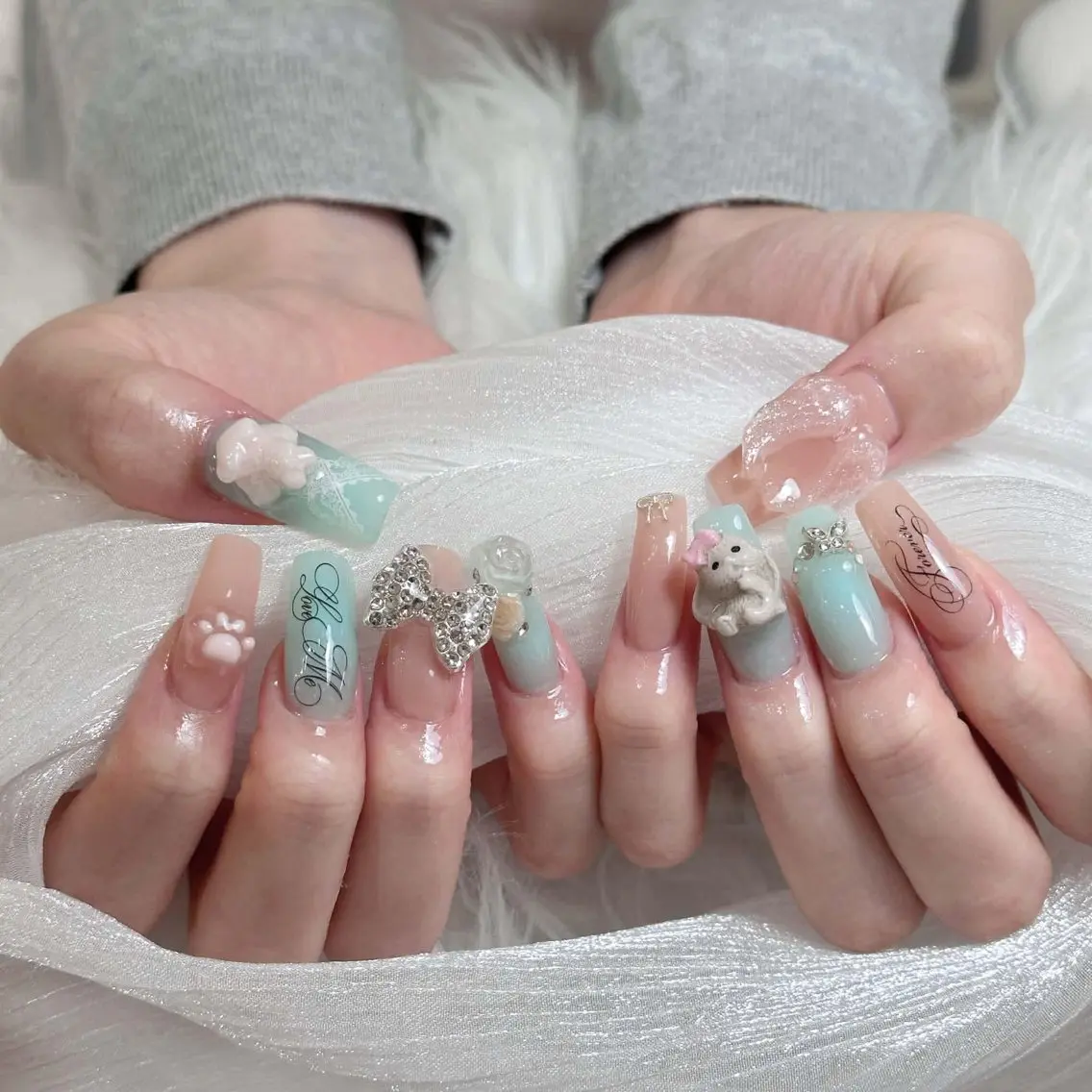 ネイル チークネイル 桜ネイル ドット フレンチネイル グラデーション ハンドネイル ハンドケア Nihonthy Nail 新宿のネイルデザイン