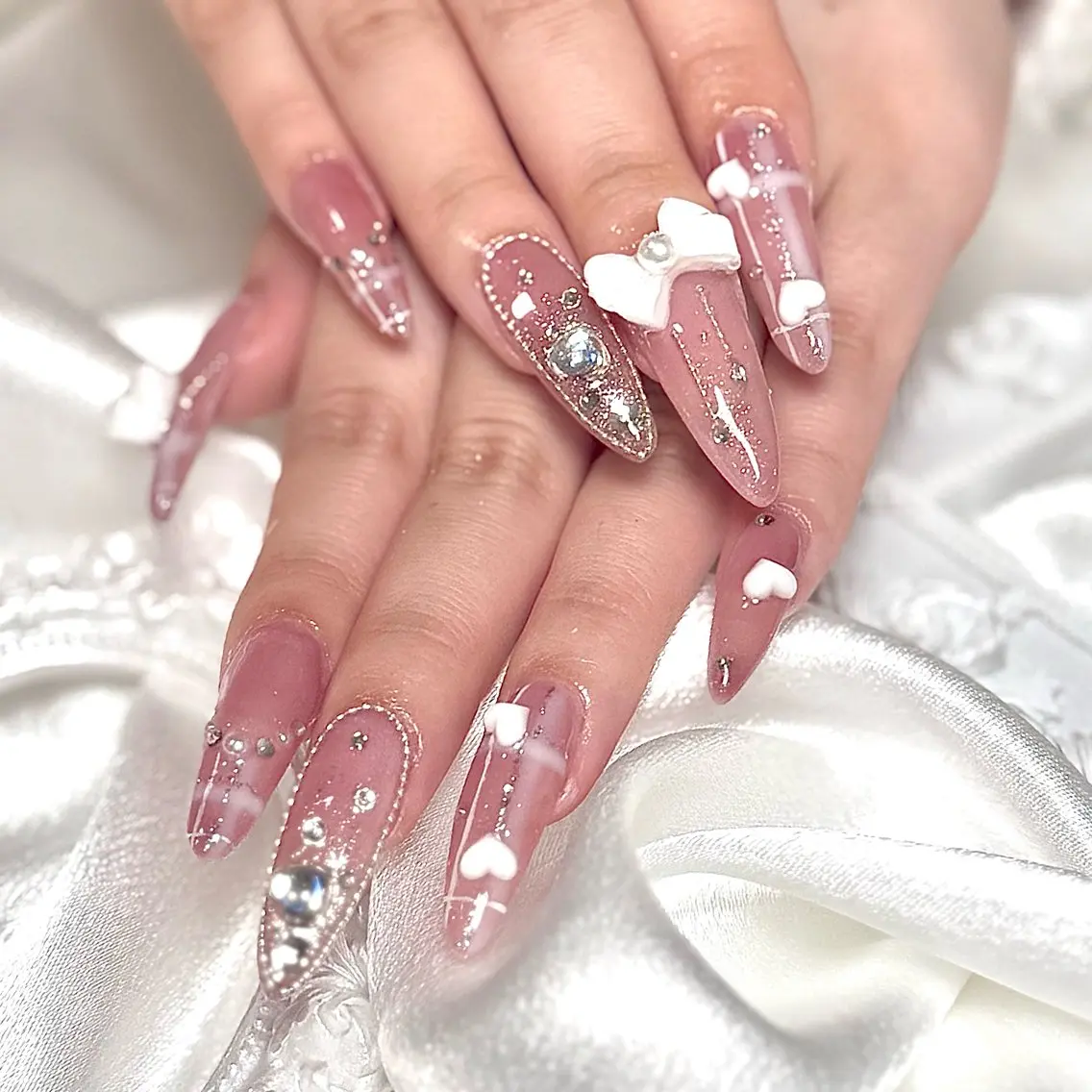 ネイル ハンドネイル ルシイ🎀新宿長さ 出しパーツ専門店のネイルデザイン