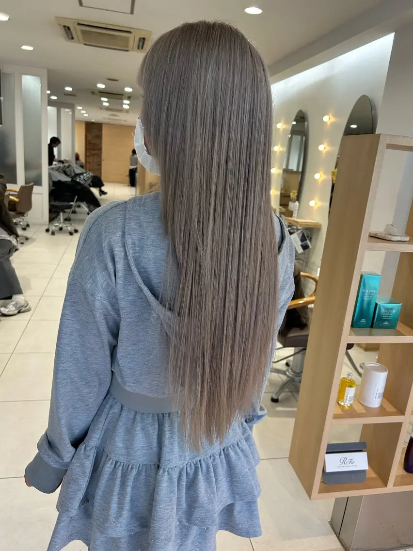 ロング カラー ベージュカラー ブリーチ ホワイトベージュ カット ヘアカラー 🍀透明感抜群🍀/ ハイトーンカラーのヘアスタイル