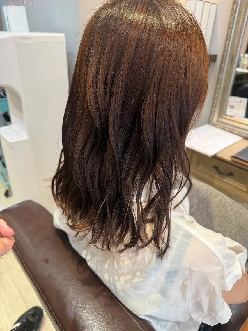 ミディアム ツヤ感カラーレイヤー カット川野莉空のヘアスタイル